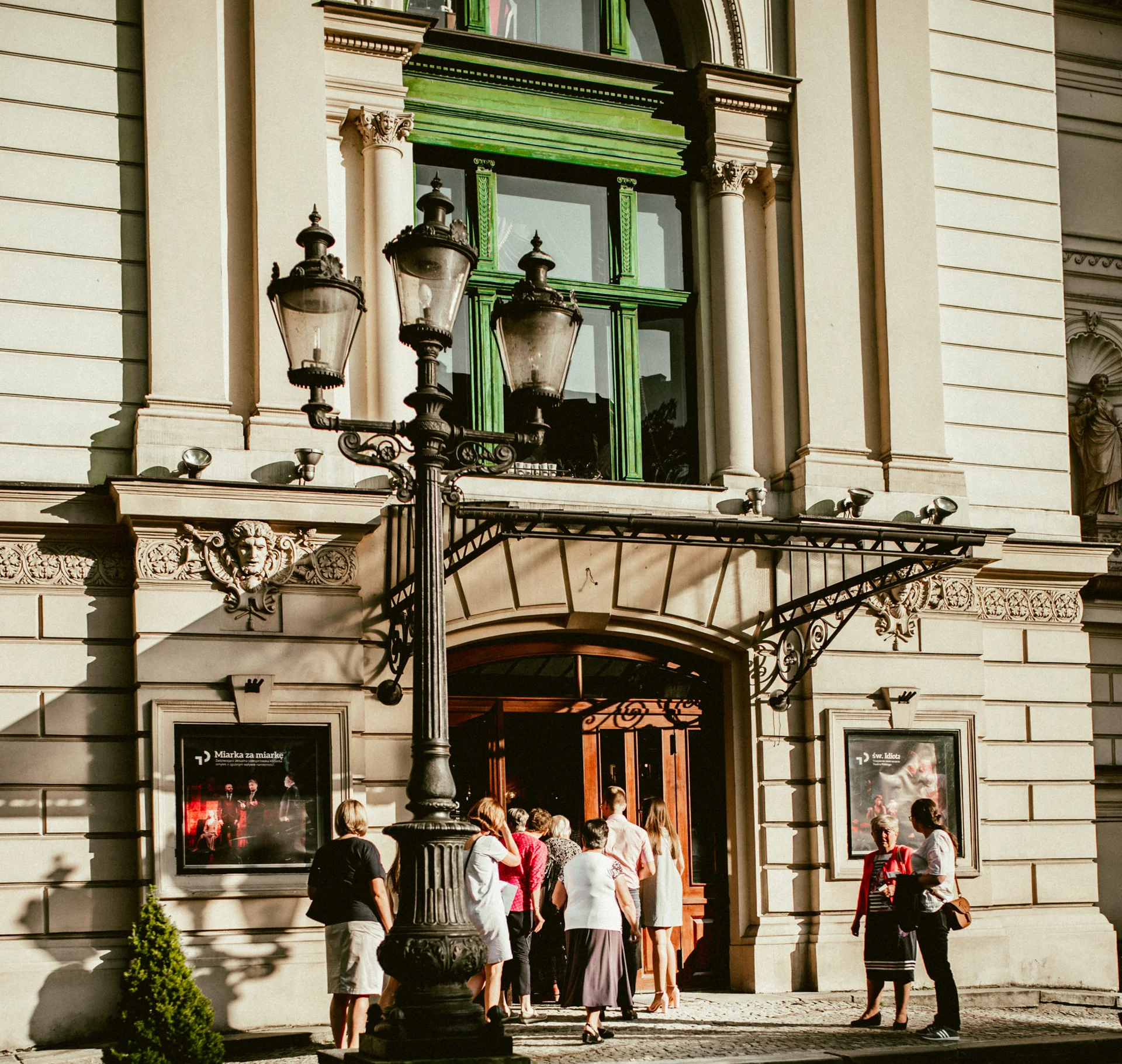 Wejście główne do budynku Teatru Polskiego