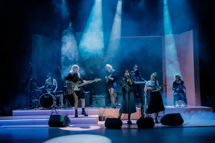 Służące do wszystkiego- scena zbiorowa